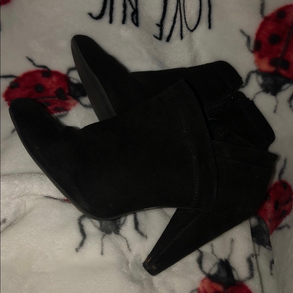 Apt 9 black heel booties. - Picture 1 of 4